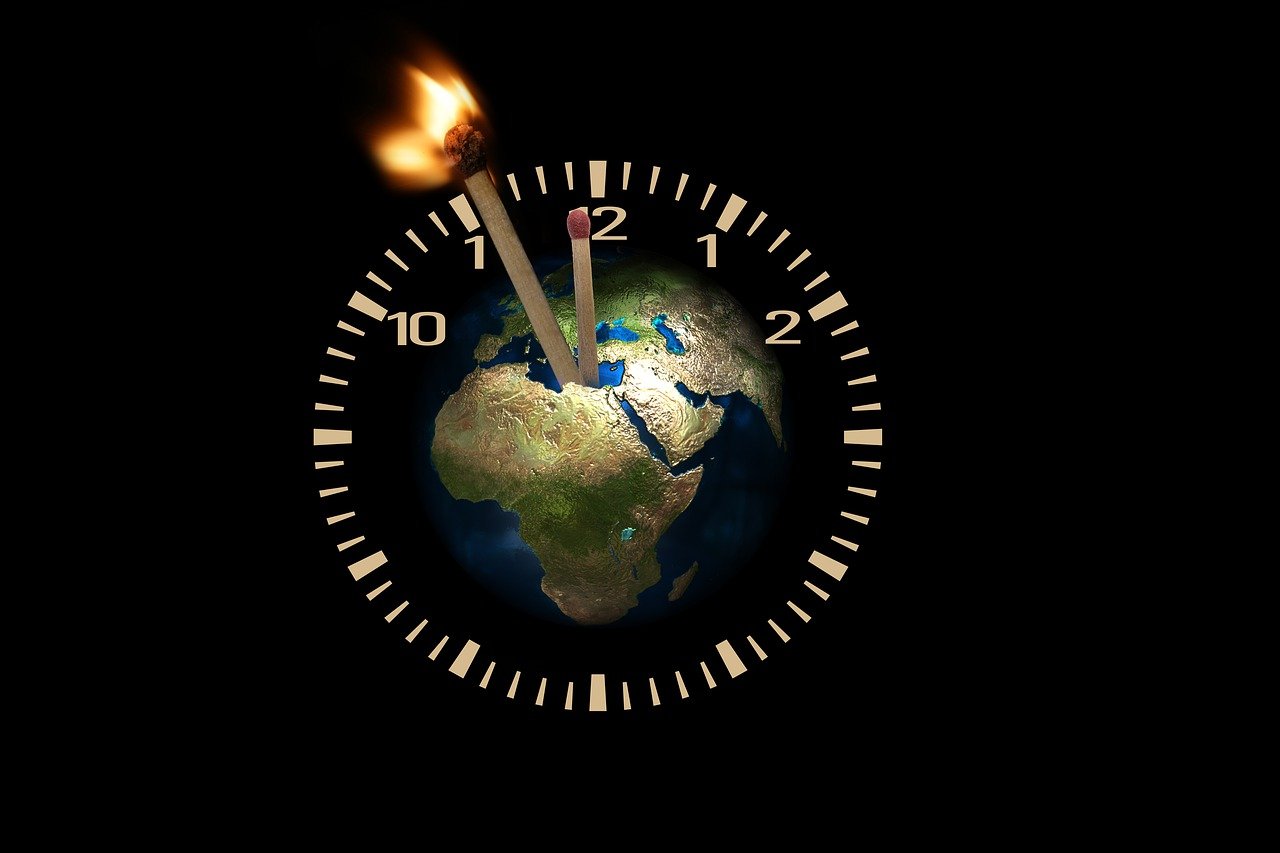 découvrez comment les enjeux géopolitiques influencent la lutte contre le changement climatique et les coopérations internationales dans la gouvernance climatique mondiale.