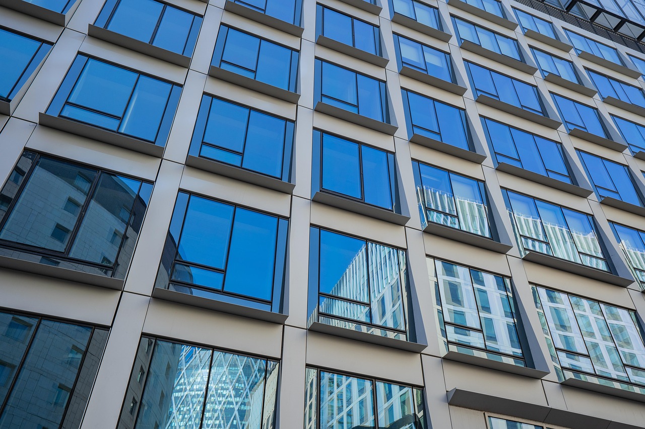 découvrez comment construire un bâtiment économe en énergie, alliant durabilité et confort. apprenez les meilleures pratiques, les matériaux innovants et les technologies de pointe pour réduire votre empreinte carbone tout en optimisant les coûts d'exploitation.
